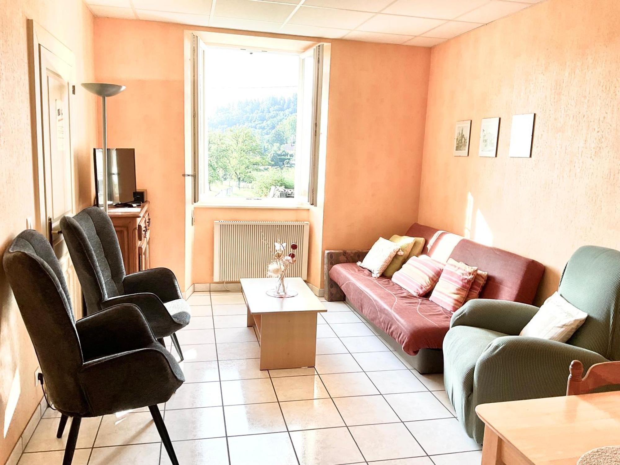 Leonline Sur Les Hauteurs De -au Pied Des Vosges